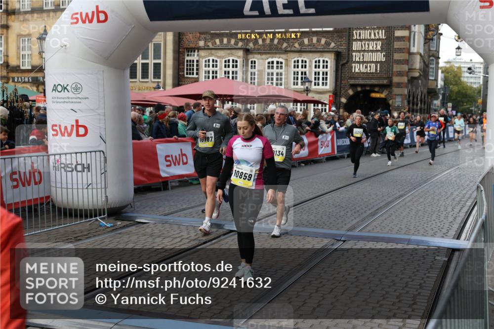 05.10.2025 - 20. swb-Marathon Bremen Yannick Fuchs http://msf.ph/oto/9241632 05.10.2025 11:08:42 Ziel 9235, 9481, 9982, 10134, 10212, 10787, 10859, 11242 meine-sportfotos.de