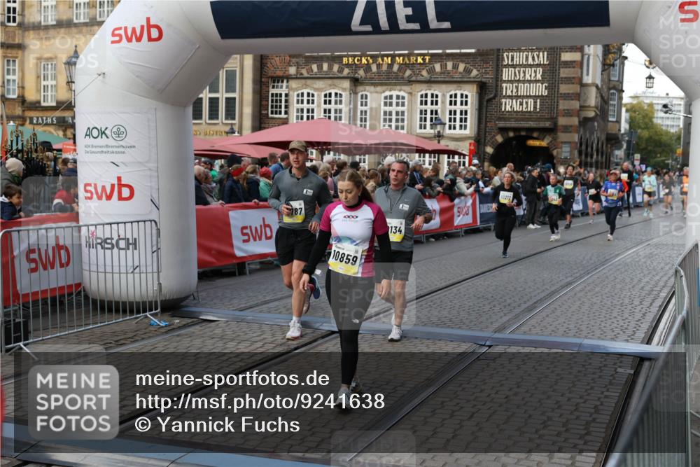 05.10.2025 - 20. swb-Marathon Bremen Yannick Fuchs http://msf.ph/oto/9241638 05.10.2025 11:08:42 Ziel 9235, 9481, 9982, 10134, 10212, 10787, 10859, 11242 meine-sportfotos.de