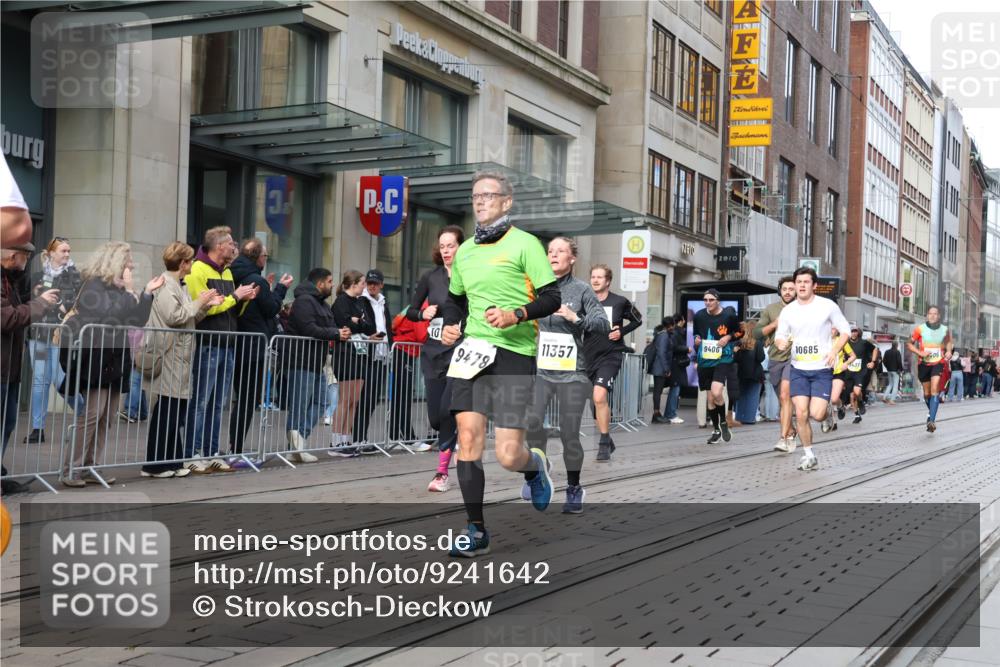 05.10.2025 - 20. swb-Marathon Bremen Strokosch-Dieckow http://msf.ph/oto/9241642 05.10.2025 10:48:15 Ziel 8787, 9223, 9261, 9298, 9385, 9406, 9437, 9478, 9482, 9665, 9704, 9729, 9810, 9958, 10109, 10131, 10177, 10211, 10303, 10685, 10799, 11005, 11096, 11357, 11505, 8787, 9223, 9261, 9298, 9385, 9406, 9437, 9478, 9482, 9665, 9704, 9729, 9810, 9958, 10109, 10131, 10177, 10211, 10303, 10685, 10799, 11005, 11096, 11357, 11505 meine-sportfotos.de