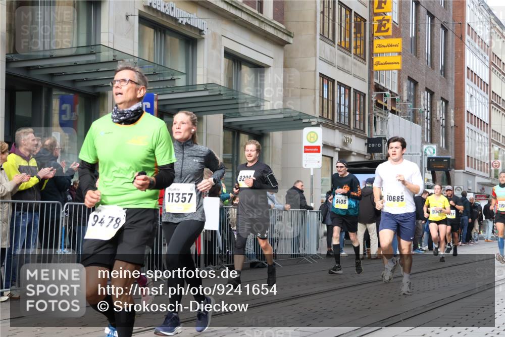 05.10.2025 - 20. swb-Marathon Bremen Strokosch-Dieckow http://msf.ph/oto/9241654 05.10.2025 10:48:16 Ziel 8787, 9261, 9298, 9385, 9406, 9437, 9478, 9482, 9665, 9704, 9729, 9810, 9958, 10109, 10131, 10177, 10211, 10303, 10685, 10799, 11005, 11096, 11357, 11505, 8787, 9261, 9298, 9385, 9406, 9437, 9478, 9482, 9665, 9704, 9729, 9810, 9958, 10109, 10131, 10177, 10211, 10303, 10685, 10799, 11005, 11096, 11357, 11505 meine-sportfotos.de