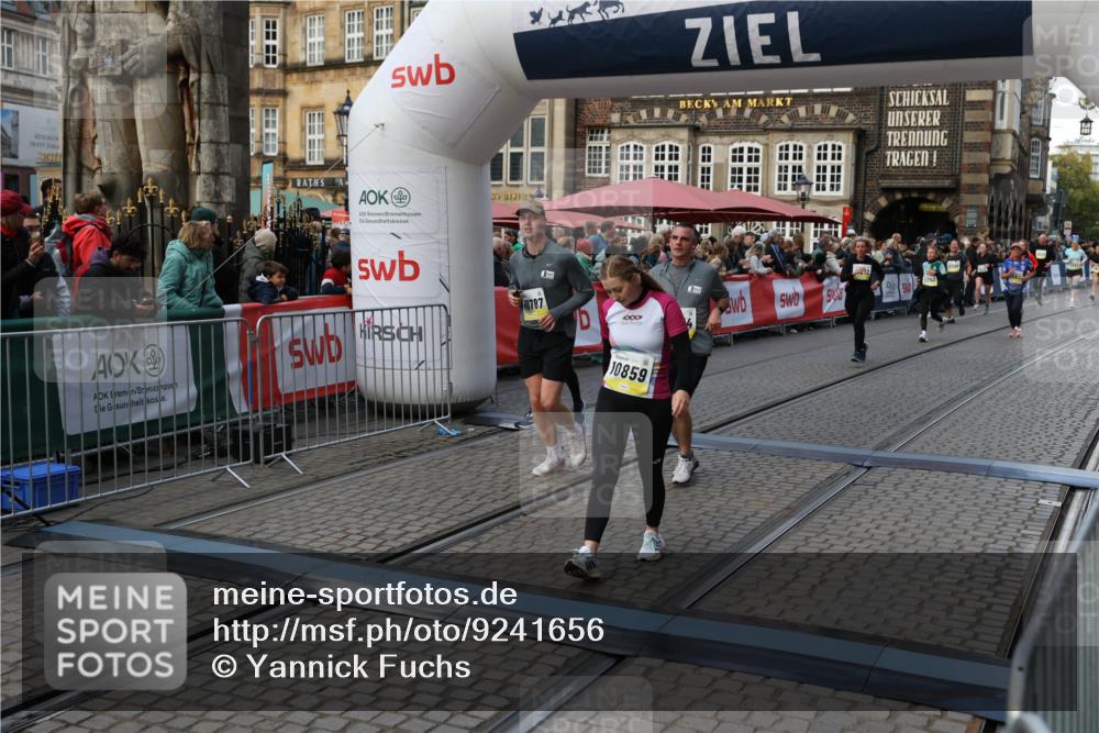 05.10.2025 - 20. swb-Marathon Bremen Yannick Fuchs http://msf.ph/oto/9241656 05.10.2025 11:08:42 Ziel 9235, 9481, 9982, 10134, 10212, 10787, 10859, 11242 meine-sportfotos.de