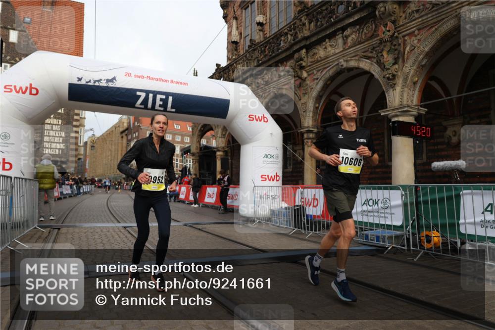 05.10.2025 - 20. swb-Marathon Bremen Yannick Fuchs http://msf.ph/oto/9241661 05.10.2025 10:41:16 Ziel 10606, 10952 meine-sportfotos.de
