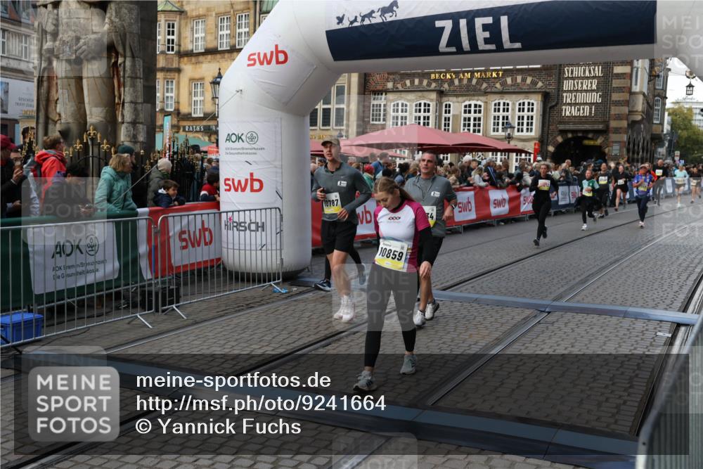05.10.2025 - 20. swb-Marathon Bremen Yannick Fuchs http://msf.ph/oto/9241664 05.10.2025 11:08:42 Ziel 9235, 9481, 9982, 10134, 10212, 10787, 10859, 11242 meine-sportfotos.de