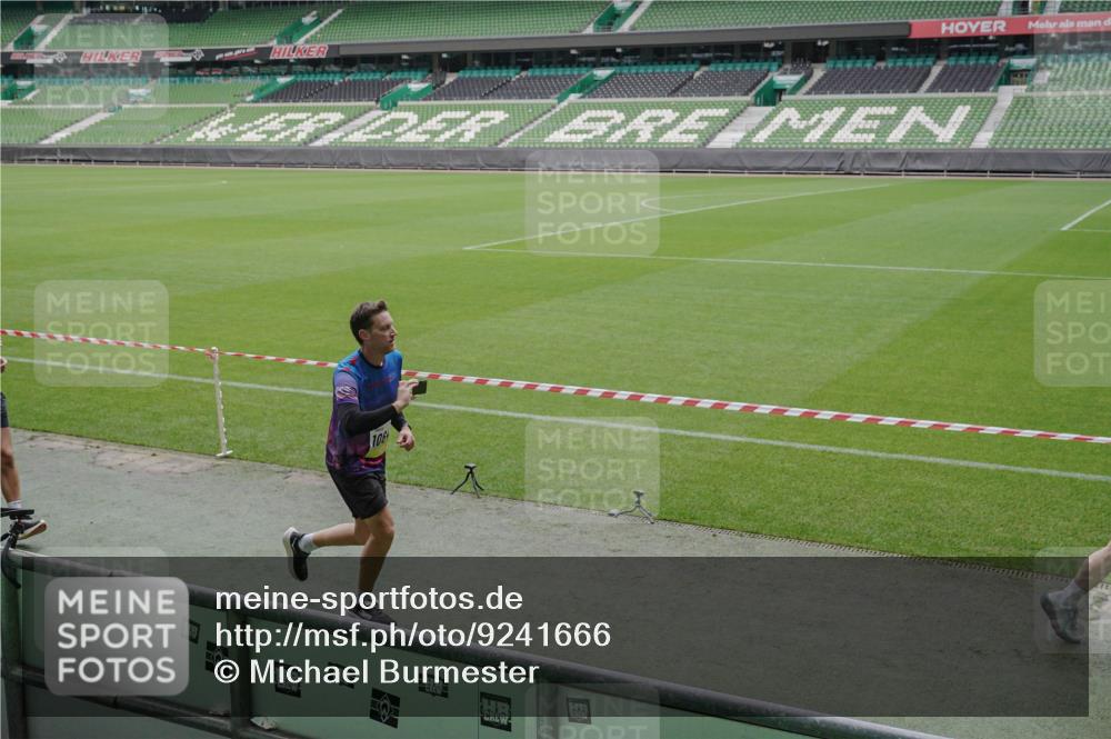 05.10.2025 - 20. swb-Marathon Bremen Michael Burmester http://msf.ph/oto/9241666 05.10.2025 10:35:11 Laufen im Stadion 7147, 7163, 9183, 9188, 9201, 9219, 9292, 9350, 9430, 9495, 9508, 9540, 9550, 9576, 9582, 9601, 9612, 9622, 9625, 9666, 9669, 9672, 9719, 9720, 9722, 9766, 9790, 9797, 9844, 9847, 9886, 9925, 9952, 9968, 9981, 10049, 10055, 10080, 10088, 10105, 10145, 10169, 10179, 10200, 10225, 10260, 10263, 10281, 10329, 10341, 10368, 10377, 10395, 10397, 10527, 10555, 10644, 10645, 10653, 10694, 10834, 10845, 10950, 10988, 7101, 7215, 9372, 9472, 9547, 9585, 9783, 9820 meine-sportfotos.de