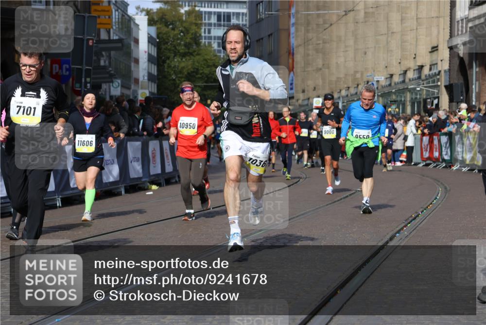 05.10.2025 - 20. swb-Marathon Bremen Strokosch-Dieckow http://msf.ph/oto/9241678 05.10.2025 10:57:23 Ziel 7101, 9000, 9215, 9260, 9550, 9844, 10281, 10367, 10645, 10950, 11606 meine-sportfotos.de