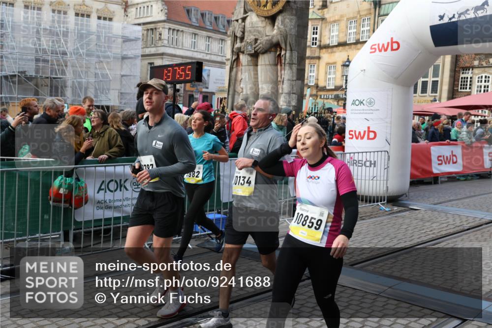 05.10.2025 - 20. swb-Marathon Bremen Yannick Fuchs http://msf.ph/oto/9241688 05.10.2025 11:08:44 Ziel 7069, 9481, 9982, 10134, 10212, 10787, 10859, 10998, 11028, 11076, 11242 meine-sportfotos.de