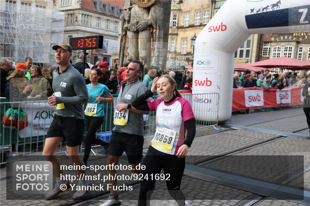 05.10.2025 - 20. swb-Marathon Bremen Yannick Fuchs http://msf.ph/oto/9241692 05.10.2025 11:08:44 Ziel 7069, 9481, 9982, 10134, 10212, 10787, 10859, 10998, 11028, 11076, 11242 meine-sportfotos.de