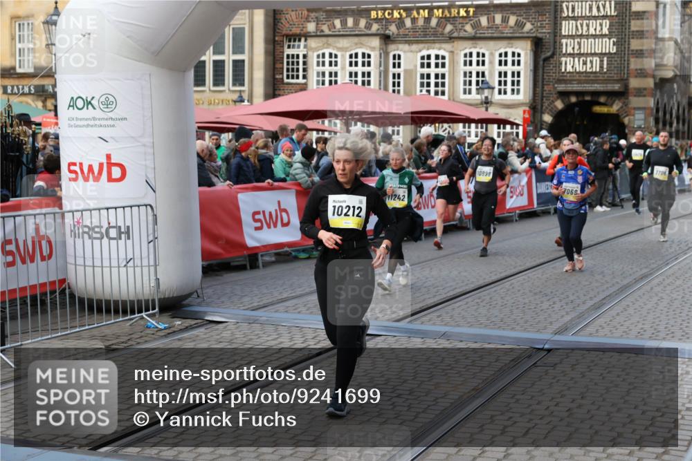 05.10.2025 - 20. swb-Marathon Bremen Yannick Fuchs http://msf.ph/oto/9241699 05.10.2025 11:08:45 Ziel 7069, 7706, 9481, 9982, 10134, 10212, 10787, 10859, 10998, 11028, 11073, 11076, 11242 meine-sportfotos.de