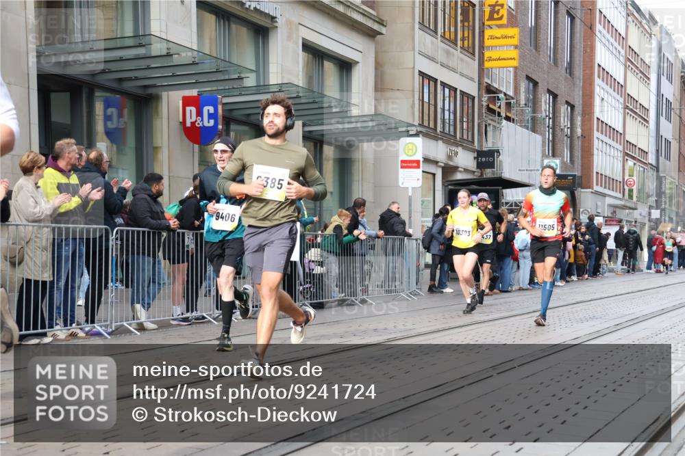 05.10.2025 - 20. swb-Marathon Bremen Strokosch-Dieckow http://msf.ph/oto/9241724 05.10.2025 10:48:18 Ziel 8787, 9261, 9298, 9385, 9406, 9437, 9478, 9482, 9674, 9729, 10131, 10177, 10303, 10685, 10799, 11005, 11096, 11357, 11505, 8787, 9261, 9298, 9385, 9406, 9437, 9478, 9482, 9674, 9729, 10131, 10177, 10303, 10685, 10799, 11005, 11096, 11357, 11505 meine-sportfotos.de