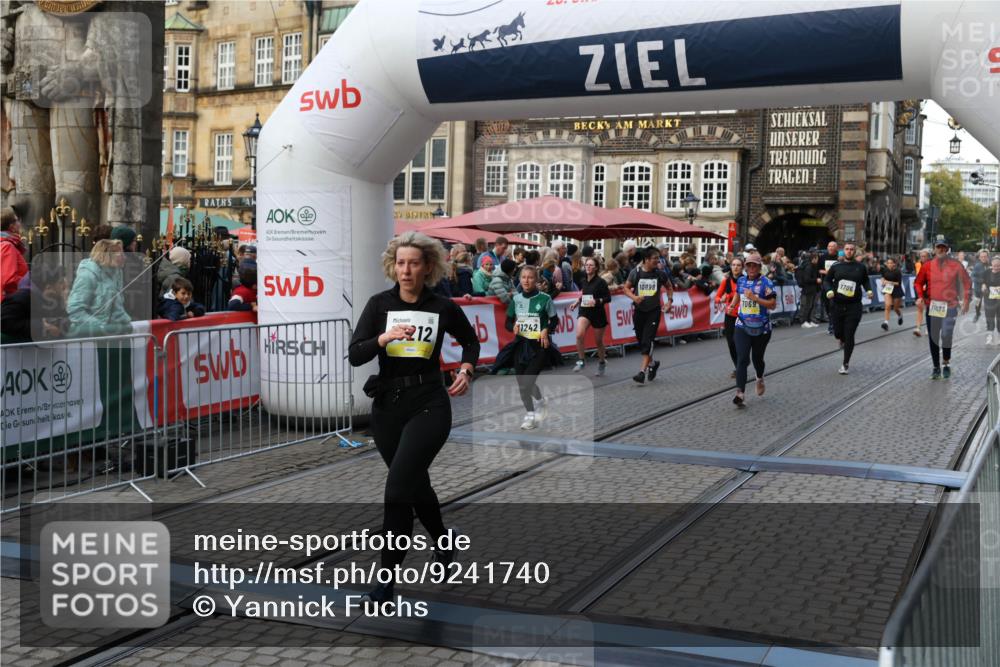 05.10.2025 - 20. swb-Marathon Bremen Yannick Fuchs http://msf.ph/oto/9241740 05.10.2025 11:08:46 Ziel 7069, 7706, 9982, 10134, 10212, 10787, 10859, 10998, 11028, 11073, 11076, 11242 meine-sportfotos.de