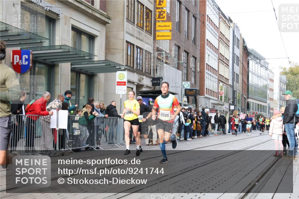 05.10.2025 - 20. swb-Marathon Bremen Strokosch-Dieckow http://msf.ph/oto/9241744 05.10.2025 10:48:18 Ziel 8787, 9261, 9298, 9385, 9406, 9437, 9478, 9482, 9674, 9729, 10131, 10177, 10303, 10685, 10799, 11005, 11096, 11357, 11505, 8787, 9261, 9298, 9385, 9406, 9437, 9478, 9482, 9674, 9729, 10131, 10177, 10303, 10685, 10799, 11005, 11096, 11357, 11505 meine-sportfotos.de
