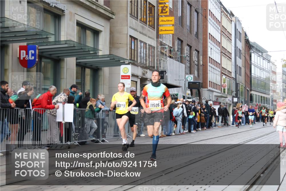 05.10.2025 - 20. swb-Marathon Bremen Strokosch-Dieckow http://msf.ph/oto/9241754 05.10.2025 10:48:18 Ziel 8787, 9261, 9298, 9385, 9406, 9437, 9478, 9482, 9674, 9729, 10131, 10177, 10303, 10685, 10799, 11005, 11096, 11357, 11505, 8787, 9261, 9298, 9385, 9406, 9437, 9478, 9482, 9674, 9729, 10131, 10177, 10303, 10685, 10799, 11005, 11096, 11357, 11505 meine-sportfotos.de