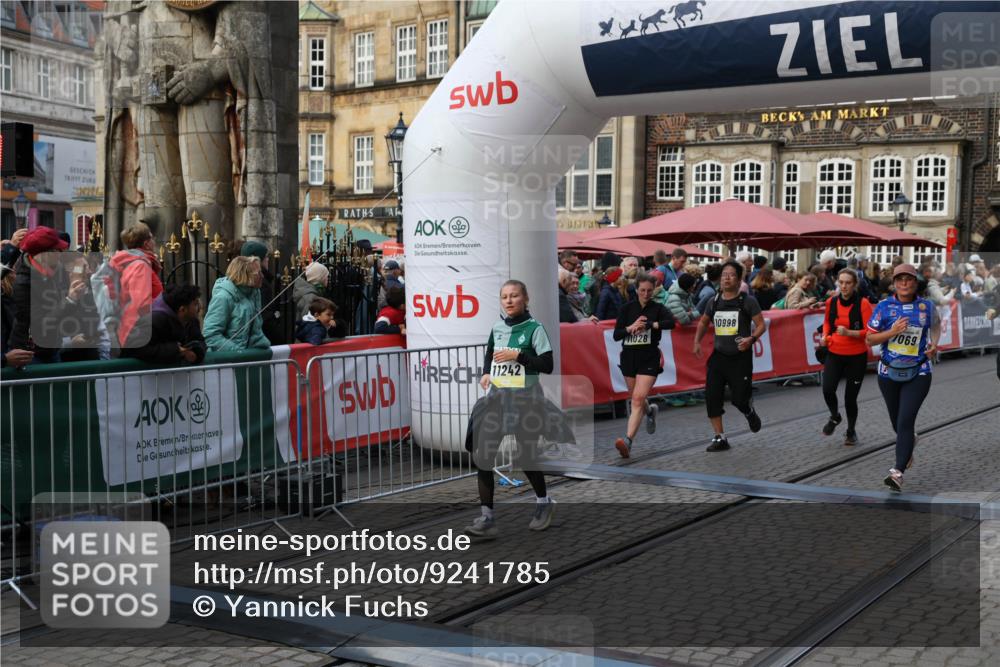 05.10.2025 - 20. swb-Marathon Bremen Yannick Fuchs http://msf.ph/oto/9241785 05.10.2025 11:08:47 Ziel 7069, 7706, 9276, 9982, 10134, 10212, 10787, 10998, 11028, 11073, 11076, 11242 meine-sportfotos.de