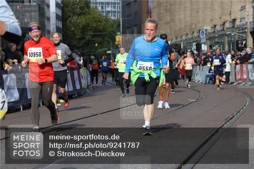 05.10.2025 - 20. swb-Marathon Bremen Strokosch-Dieckow http://msf.ph/oto/9241787 05.10.2025 10:57:24 Ziel 7101, 9000, 9215, 9260, 9550, 9625, 10139, 10281, 10367, 10645, 10950, 11606 meine-sportfotos.de