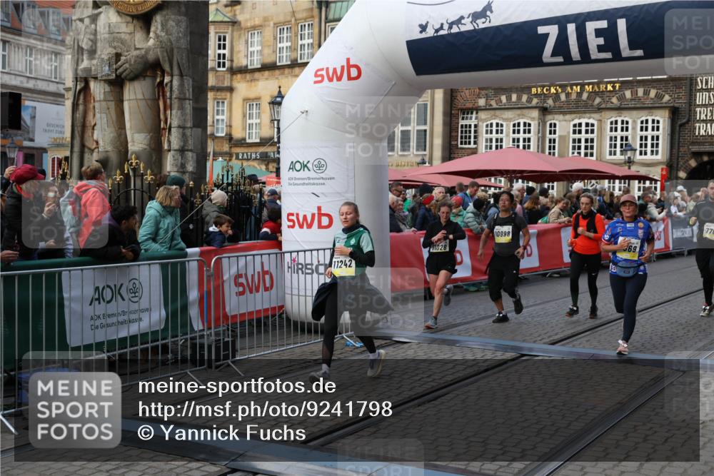 05.10.2025 - 20. swb-Marathon Bremen Yannick Fuchs http://msf.ph/oto/9241798 05.10.2025 11:08:47 Ziel 7069, 7706, 9276, 9982, 10134, 10212, 10787, 10998, 11028, 11073, 11076, 11242 meine-sportfotos.de