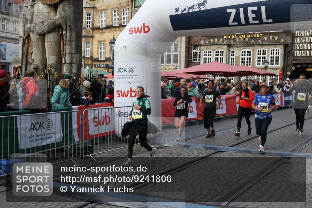 05.10.2025 - 20. swb-Marathon Bremen Yannick Fuchs http://msf.ph/oto/9241806 05.10.2025 11:08:47 Ziel 7069, 7706, 9276, 9982, 10134, 10212, 10787, 10998, 11028, 11073, 11076, 11242 meine-sportfotos.de