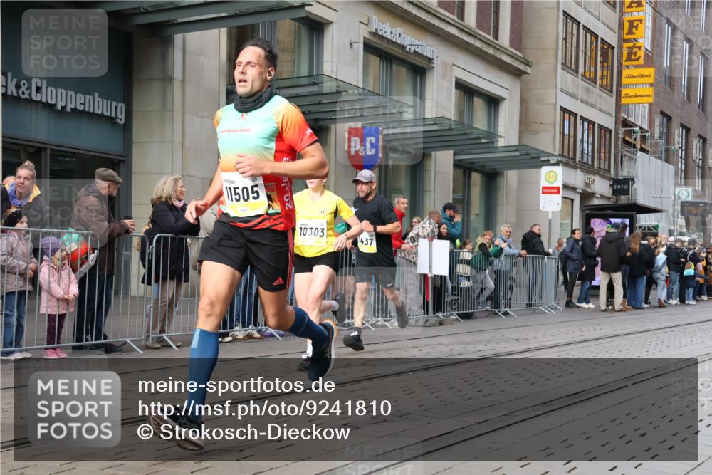 05.10.2025 - 20. swb-Marathon Bremen Strokosch-Dieckow http://msf.ph/oto/9241810 05.10.2025 10:48:20 Ziel 7414, 9261, 9298, 9385, 9406, 9437, 9478, 9482, 9674, 9729, 10047, 10131, 10177, 10303, 10685, 10799, 11005, 11096, 11357, 11505, 7414, 9261, 9298, 9385, 9406, 9437, 9478, 9482, 9674, 9729, 10047, 10131, 10177, 10303, 10685, 10799, 11005, 11096, 11357, 11505 meine-sportfotos.de