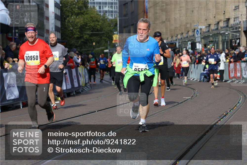 05.10.2025 - 20. swb-Marathon Bremen Strokosch-Dieckow http://msf.ph/oto/9241822 05.10.2025 10:57:24 Ziel 7101, 9000, 9215, 9260, 9550, 9625, 10139, 10281, 10367, 10645, 10950, 11606 meine-sportfotos.de
