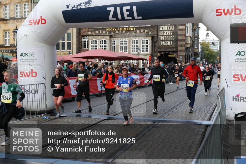 05.10.2025 - 20. swb-Marathon Bremen Yannick Fuchs http://msf.ph/oto/9241825 05.10.2025 11:08:47 Ziel 7069, 7706, 9276, 9982, 10134, 10212, 10787, 10998, 11028, 11073, 11076, 11242 meine-sportfotos.de