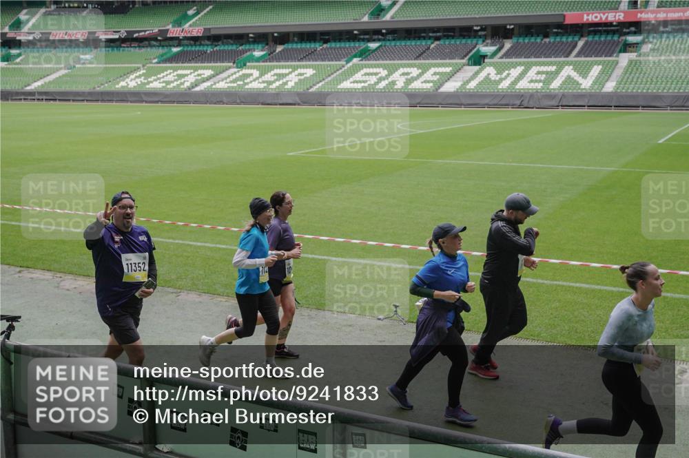 05.10.2025 - 20. swb-Marathon Bremen Michael Burmester http://msf.ph/oto/9241833 05.10.2025 10:35:20 Laufen im Stadion 7163, 9183, 9188, 9201, 9219, 9350, 9430, 9495, 9508, 9540, 9550, 9576, 9582, 9601, 9612, 9622, 9625, 9666, 9669, 9672, 9722, 9766, 9790, 9797, 9847, 9886, 9914, 9925, 9952, 9962, 9968, 9981, 10039, 10049, 10055, 10059, 10080, 10084, 10105, 10145, 10169, 10179, 10225, 10260, 10263, 10281, 10353, 10359, 10368, 10377, 10395, 10555, 10644, 10645, 10653, 10694, 10834, 10845, 10950, 10988, 7147, 7215, 9292, 9372, 9547, 9585, 9669, 9719, 9783 meine-sportfotos.de