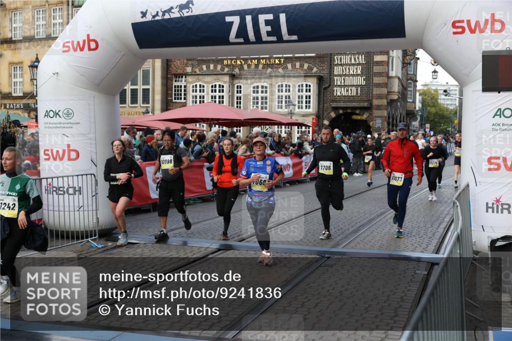 05.10.2025 - 20. swb-Marathon Bremen Yannick Fuchs http://msf.ph/oto/9241836 05.10.2025 11:08:47 Ziel 7069, 7706, 9276, 9982, 10134, 10212, 10787, 10998, 11028, 11073, 11076, 11242 meine-sportfotos.de