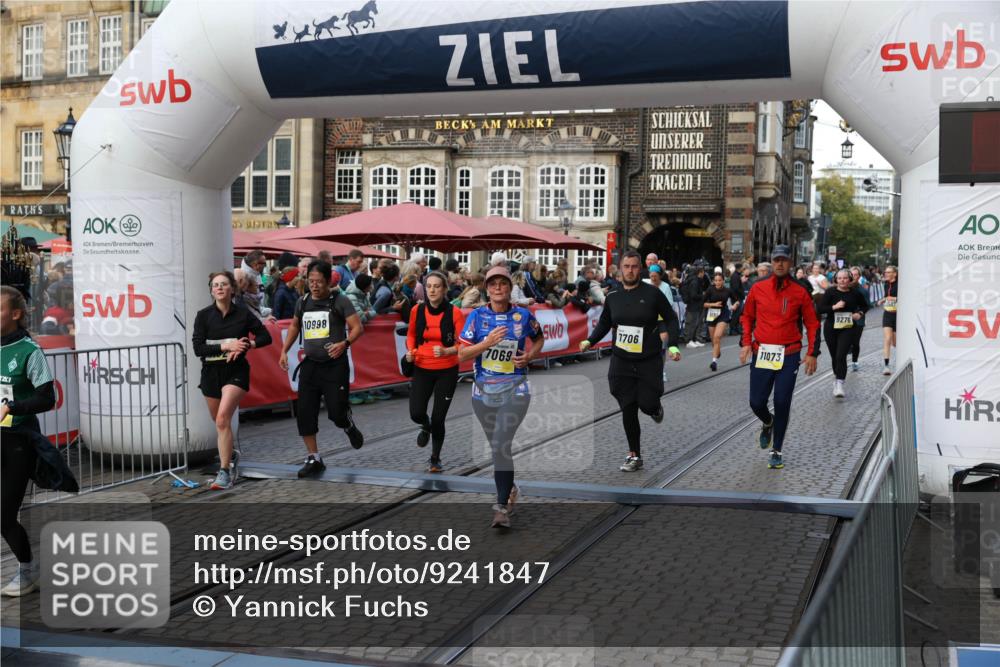 05.10.2025 - 20. swb-Marathon Bremen Yannick Fuchs http://msf.ph/oto/9241847 05.10.2025 11:08:48 Ziel 7069, 7706, 9191, 9276, 9589, 9982, 10134, 10212, 10567, 10787, 10998, 11028, 11073, 11076, 11242, 11479, 11590 meine-sportfotos.de