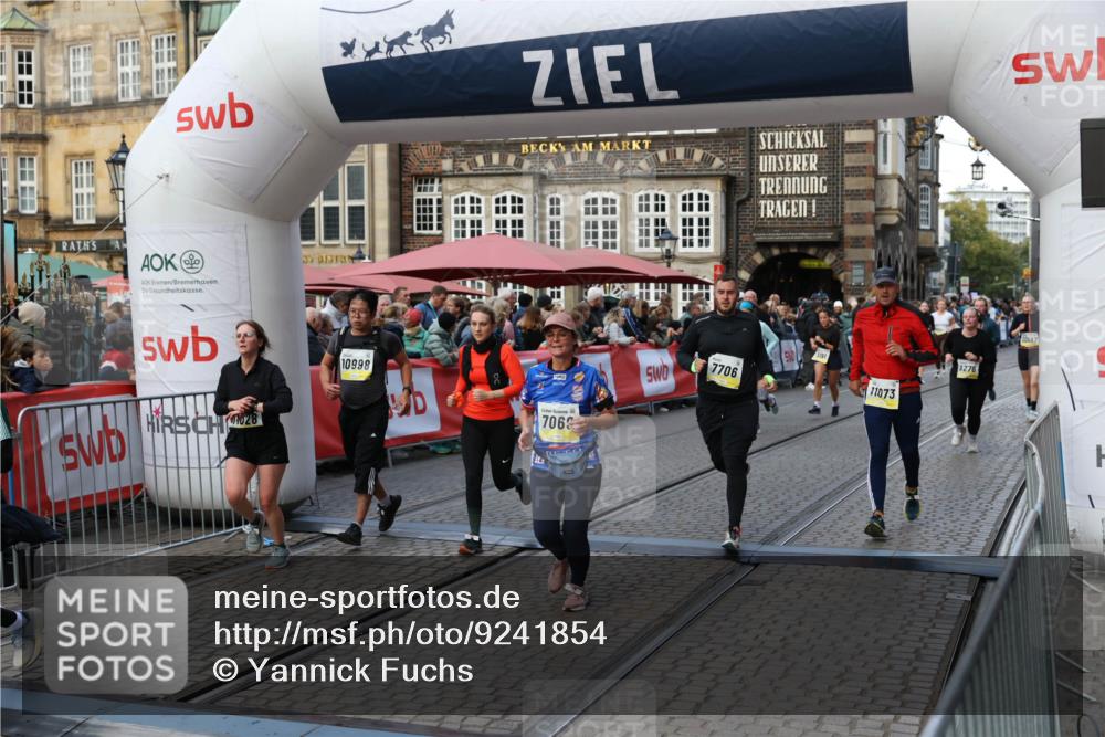 05.10.2025 - 20. swb-Marathon Bremen Yannick Fuchs http://msf.ph/oto/9241854 05.10.2025 11:08:48 Ziel 7069, 7706, 9191, 9276, 9589, 9982, 10134, 10212, 10567, 10787, 10998, 11028, 11073, 11076, 11242, 11479, 11590 meine-sportfotos.de