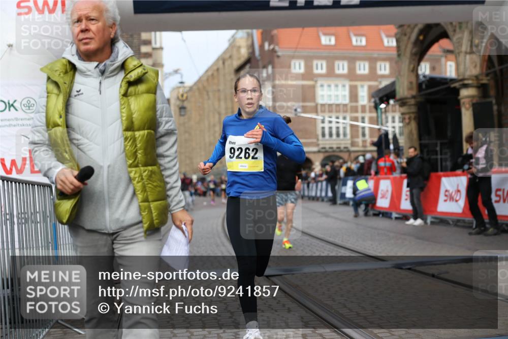 05.10.2025 - 20. swb-Marathon Bremen Yannick Fuchs http://msf.ph/oto/9241857 05.10.2025 10:41:24 Ziel 9262, 11069, 11086 meine-sportfotos.de
