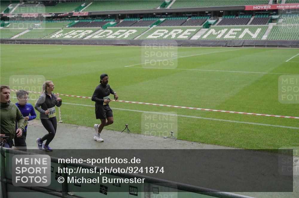 05.10.2025 - 20. swb-Marathon Bremen Michael Burmester http://msf.ph/oto/9241874 05.10.2025 10:35:22 Laufen im Stadion 7163, 9183, 9188, 9201, 9219, 9350, 9430, 9433, 9495, 9508, 9540, 9550, 9576, 9582, 9601, 9612, 9622, 9625, 9666, 9672, 9722, 9766, 9790, 9847, 9886, 9914, 9925, 9937, 9952, 9962, 9968, 9981, 10039, 10049, 10055, 10059, 10080, 10084, 10105, 10145, 10169, 10179, 10225, 10260, 10263, 10281, 10353, 10359, 10368, 10377, 10395, 10555, 10644, 10653, 10694, 10834, 10845, 10950, 10988, 7147, 7215, 9292, 9372, 9430, 9547, 9585, 9669, 9719, 9783 meine-sportfotos.de