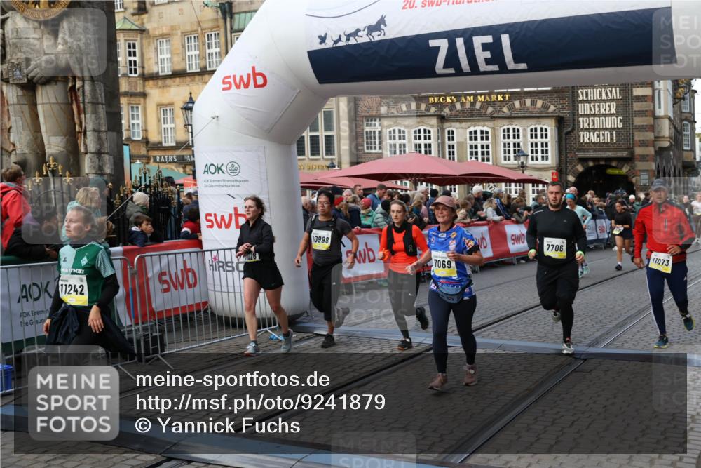 05.10.2025 - 20. swb-Marathon Bremen Yannick Fuchs http://msf.ph/oto/9241879 05.10.2025 11:08:48 Ziel 7069, 7706, 9191, 9276, 9589, 9982, 10134, 10212, 10567, 10787, 10998, 11028, 11073, 11076, 11242, 11479, 11590 meine-sportfotos.de