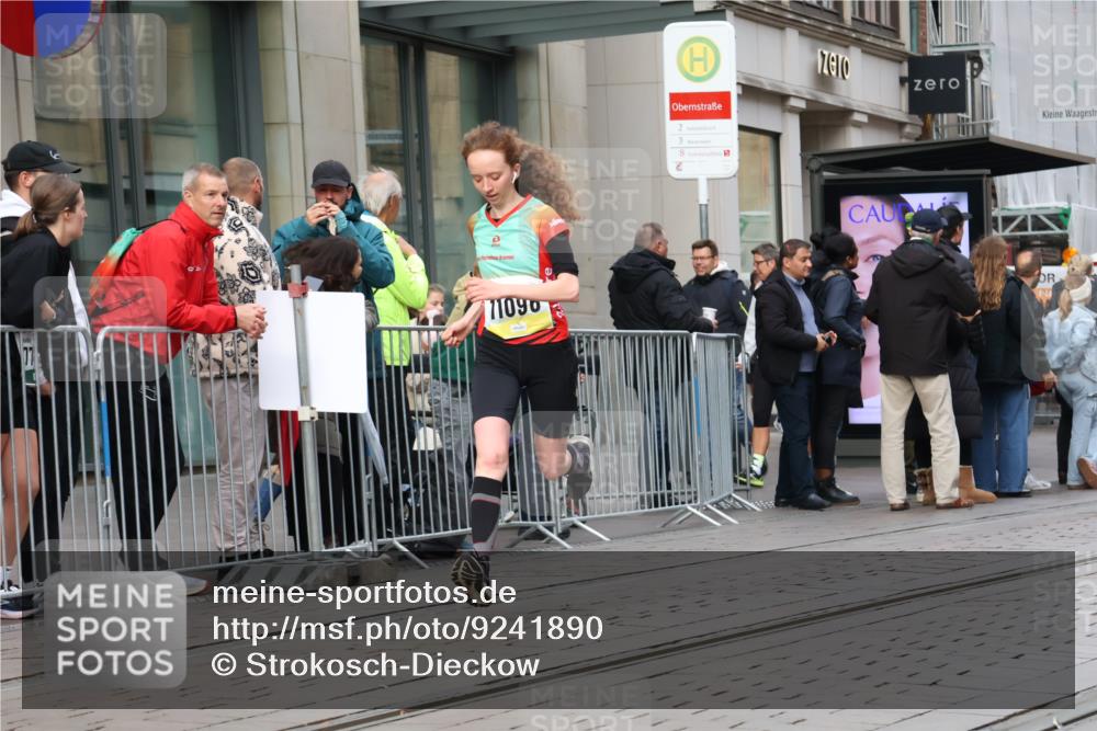 05.10.2025 - 20. swb-Marathon Bremen Strokosch-Dieckow http://msf.ph/oto/9241890 05.10.2025 10:48:26 Ziel 7414, 9255, 9261, 9385, 9406, 9482, 9583, 9674, 9729, 10047, 10303, 10799, 10877, 10973, 11096, 11248, 7414, 9255, 9261, 9385, 9406, 9482, 9583, 9674, 9729, 10047, 10303, 10799, 10877, 10973, 11096, 11248 meine-sportfotos.de