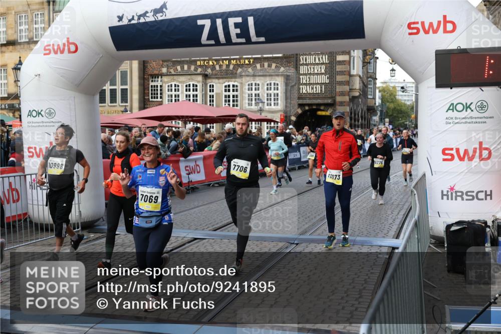 05.10.2025 - 20. swb-Marathon Bremen Yannick Fuchs http://msf.ph/oto/9241895 05.10.2025 11:08:48 Ziel 7069, 7706, 9191, 9276, 9589, 9982, 10134, 10212, 10567, 10787, 10998, 11028, 11073, 11076, 11242, 11479, 11590 meine-sportfotos.de