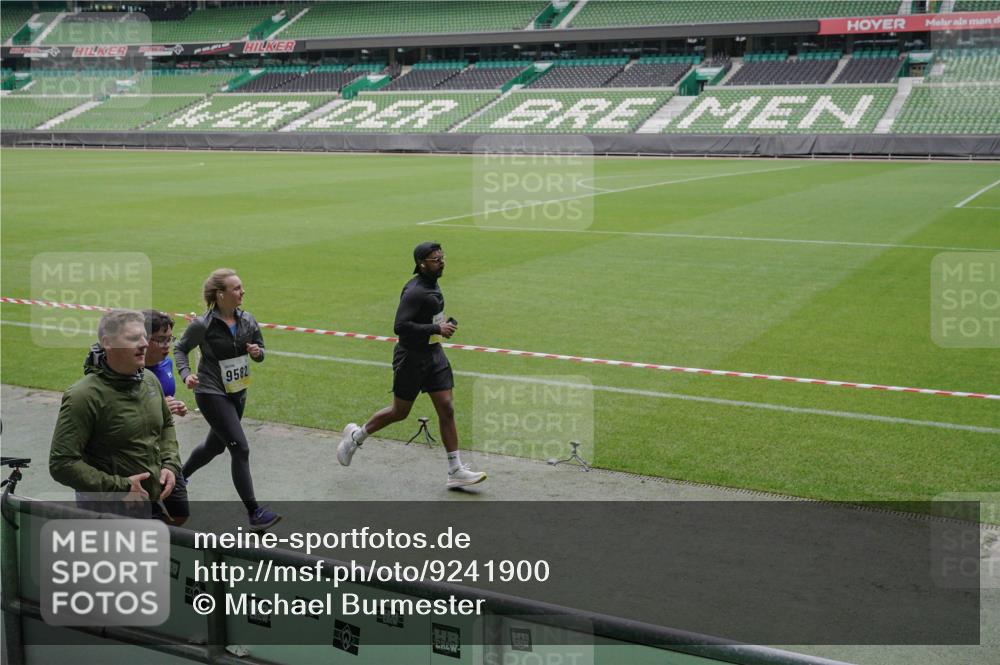 05.10.2025 - 20. swb-Marathon Bremen Michael Burmester http://msf.ph/oto/9241900 05.10.2025 10:35:22 Laufen im Stadion 7163, 9183, 9188, 9201, 9219, 9350, 9430, 9433, 9495, 9508, 9540, 9550, 9576, 9582, 9601, 9612, 9622, 9625, 9666, 9672, 9722, 9766, 9790, 9847, 9886, 9914, 9925, 9937, 9952, 9962, 9968, 9981, 10039, 10049, 10055, 10059, 10080, 10084, 10105, 10145, 10169, 10179, 10225, 10260, 10263, 10281, 10353, 10359, 10368, 10377, 10395, 10555, 10644, 10653, 10694, 10834, 10845, 10950, 10988, 7147, 7215, 9292, 9372, 9430, 9547, 9585, 9669, 9719, 9783 meine-sportfotos.de