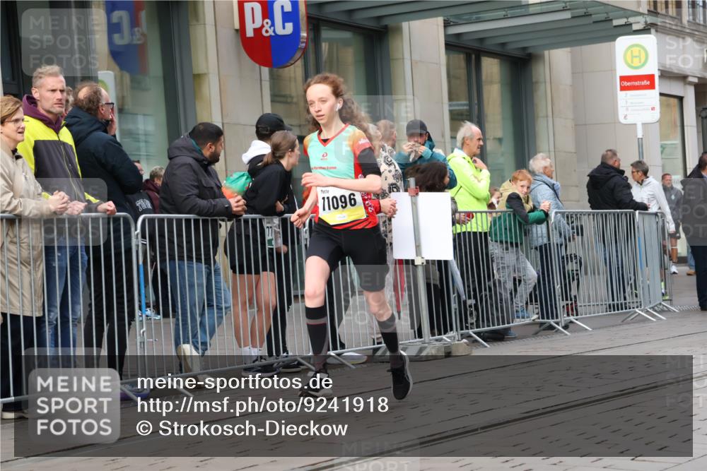 05.10.2025 - 20. swb-Marathon Bremen Strokosch-Dieckow http://msf.ph/oto/9241918 05.10.2025 10:48:27 Ziel 7414, 9255, 9261, 9406, 9482, 9583, 9674, 9729, 10047, 10303, 10799, 10877, 10973, 11096, 11248, 7414, 9255, 9261, 9406, 9482, 9583, 9674, 9729, 10047, 10303, 10799, 10877, 10973, 11096, 11248 meine-sportfotos.de