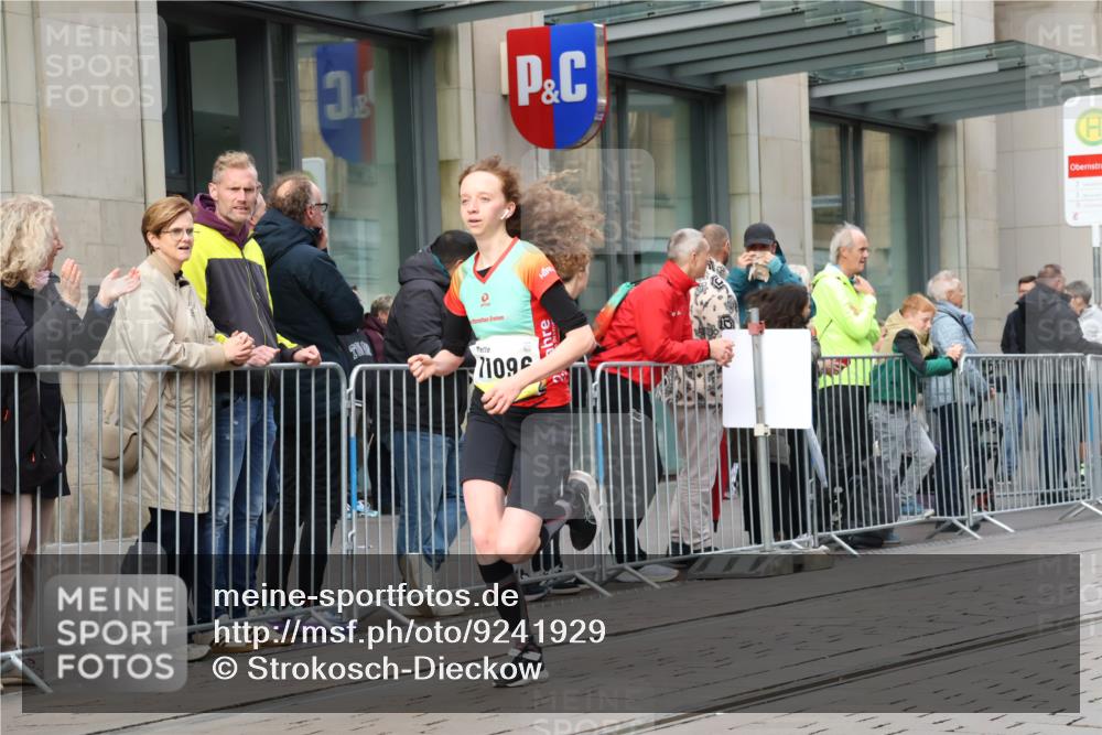 05.10.2025 - 20. swb-Marathon Bremen Strokosch-Dieckow http://msf.ph/oto/9241929 05.10.2025 10:48:27 Ziel 7414, 9255, 9261, 9406, 9482, 9583, 9674, 9729, 10047, 10303, 10799, 10877, 10973, 11096, 11248, 7414, 9255, 9261, 9406, 9482, 9583, 9674, 9729, 10047, 10303, 10799, 10877, 10973, 11096, 11248 meine-sportfotos.de