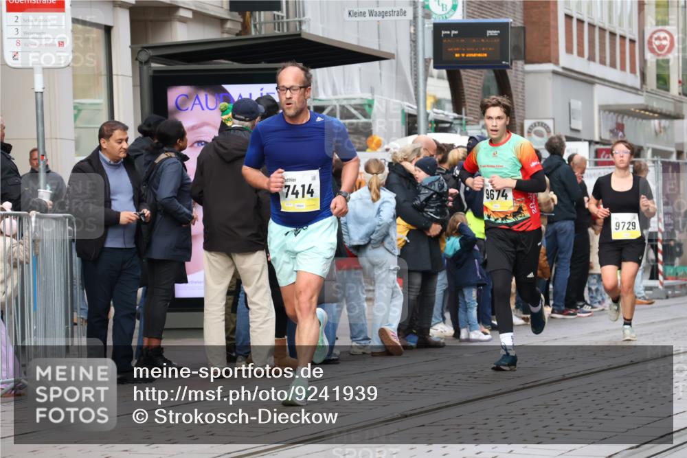 05.10.2025 - 20. swb-Marathon Bremen Strokosch-Dieckow http://msf.ph/oto/9241939 05.10.2025 10:48:28 Ziel 7414, 9255, 9261, 9406, 9482, 9583, 9674, 9729, 10047, 10303, 10799, 10877, 10973, 11096, 11248, 7414, 9255, 9261, 9406, 9482, 9583, 9674, 9729, 10047, 10303, 10799, 10877, 10973, 11096, 11248 meine-sportfotos.de
