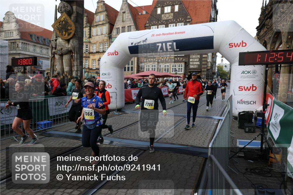 05.10.2025 - 20. swb-Marathon Bremen Yannick Fuchs http://msf.ph/oto/9241941 05.10.2025 11:08:49 Ziel 7069, 7706, 9191, 9276, 9589, 9982, 10212, 10567, 10939, 10998, 11028, 11073, 11076, 11242, 11479, 11590 meine-sportfotos.de