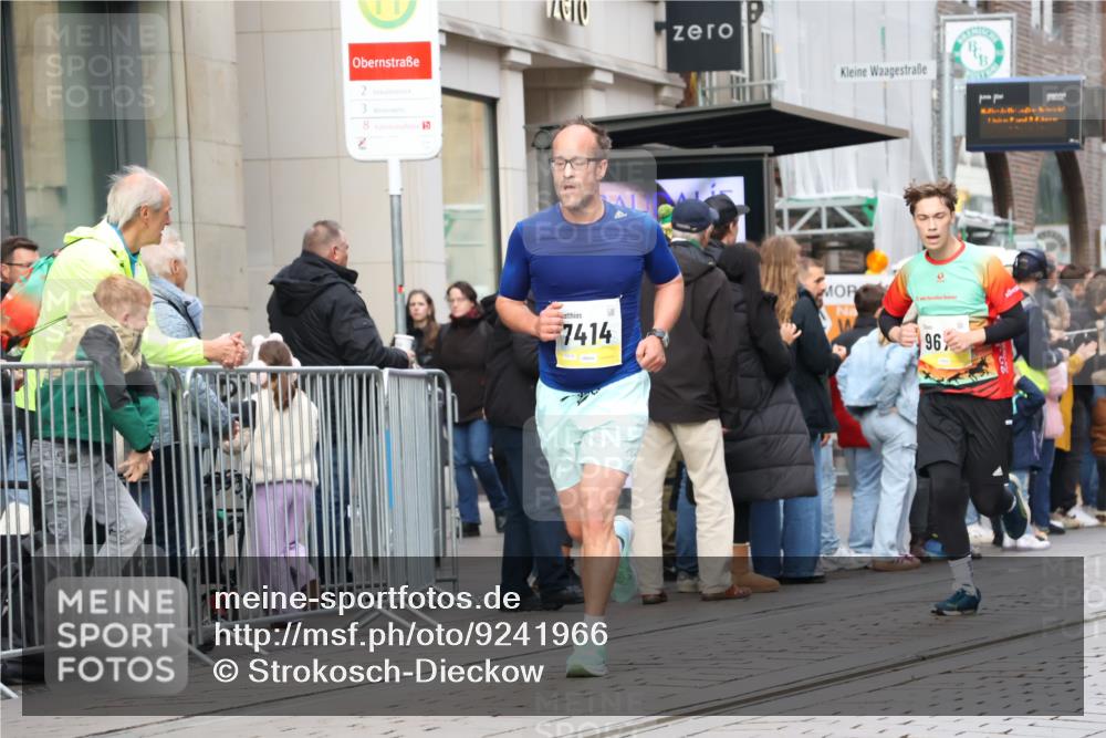 05.10.2025 - 20. swb-Marathon Bremen Strokosch-Dieckow http://msf.ph/oto/9241966 05.10.2025 10:48:29 Ziel 7414, 9216, 9255, 9261, 9406, 9482, 9583, 9674, 9729, 10047, 10303, 10799, 10877, 10973, 11096, 11248, 7414, 9216, 9255, 9261, 9406, 9482, 9583, 9674, 9729, 10047, 10303, 10799, 10877, 10973, 11096, 11248 meine-sportfotos.de