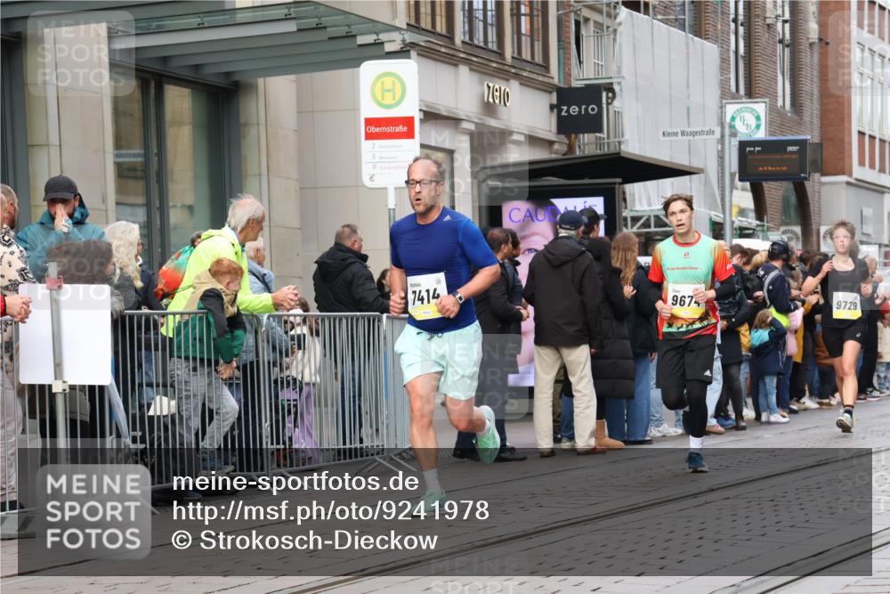 05.10.2025 - 20. swb-Marathon Bremen Strokosch-Dieckow http://msf.ph/oto/9241978 05.10.2025 10:48:29 Ziel 7414, 9216, 9255, 9261, 9406, 9482, 9583, 9674, 9729, 10047, 10303, 10799, 10877, 10973, 11096, 11248, 7414, 9216, 9255, 9261, 9406, 9482, 9583, 9674, 9729, 10047, 10303, 10799, 10877, 10973, 11096, 11248 meine-sportfotos.de