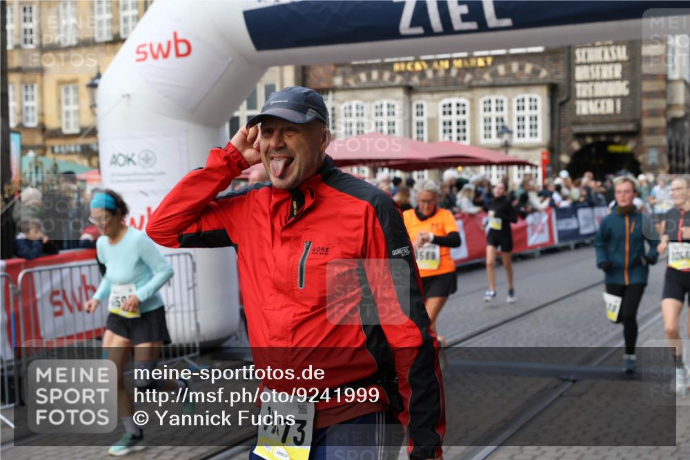 05.10.2025 - 20. swb-Marathon Bremen Yannick Fuchs http://msf.ph/oto/9241999 05.10.2025 11:08:52 Ziel 7069, 7706, 9191, 9274, 9276, 9589, 10051, 10567, 10939, 10998, 11028, 11073, 11076, 11242, 11479, 11590 meine-sportfotos.de