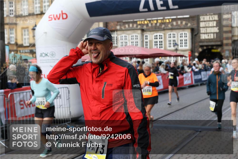 05.10.2025 - 20. swb-Marathon Bremen Yannick Fuchs http://msf.ph/oto/9242006 05.10.2025 11:08:52 Ziel 7069, 7706, 9191, 9274, 9276, 9589, 10051, 10567, 10939, 10998, 11028, 11073, 11076, 11242, 11479, 11590 meine-sportfotos.de