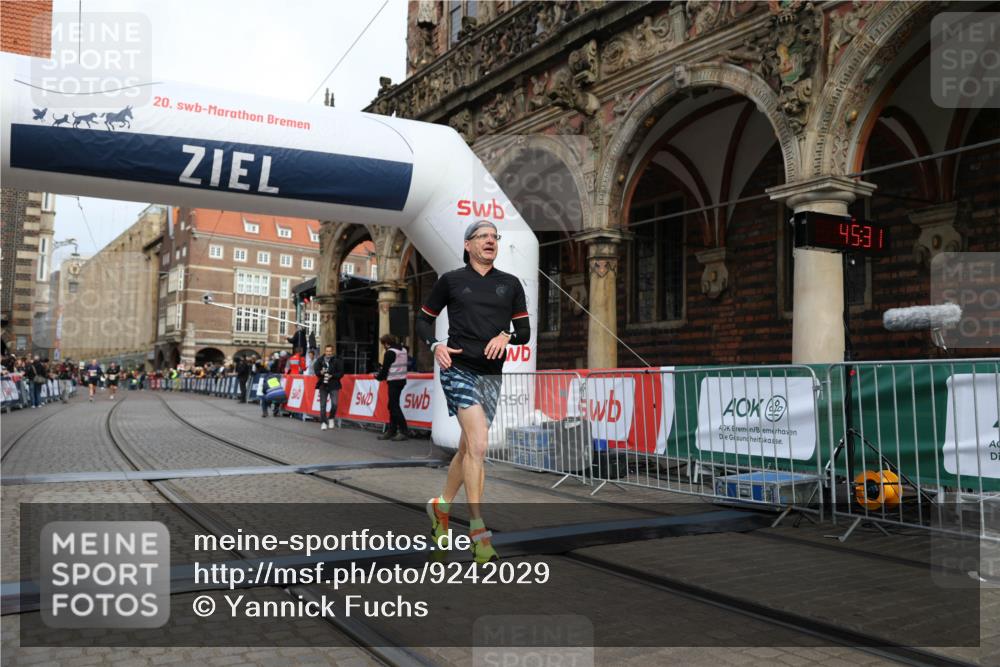 05.10.2025 - 20. swb-Marathon Bremen Yannick Fuchs http://msf.ph/oto/9242029 05.10.2025 10:41:27 Ziel 9262, 11069, 11086 meine-sportfotos.de