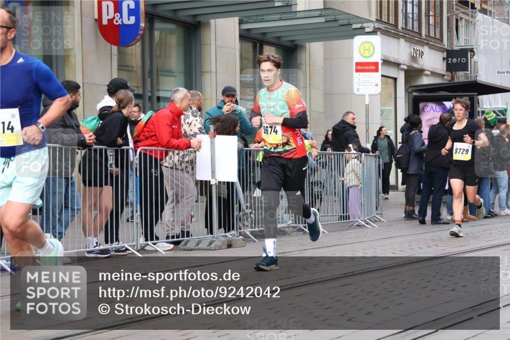 05.10.2025 - 20. swb-Marathon Bremen Strokosch-Dieckow http://msf.ph/oto/9242042 05.10.2025 10:48:31 Ziel 7414, 9216, 9255, 9261, 9317, 9482, 9583, 9674, 9729, 10047, 10303, 10733, 10799, 10877, 10973, 11248, 7414, 9216, 9255, 9261, 9317, 9482, 9583, 9674, 9729, 10047, 10303, 10733, 10799, 10877, 10973, 11248 meine-sportfotos.de