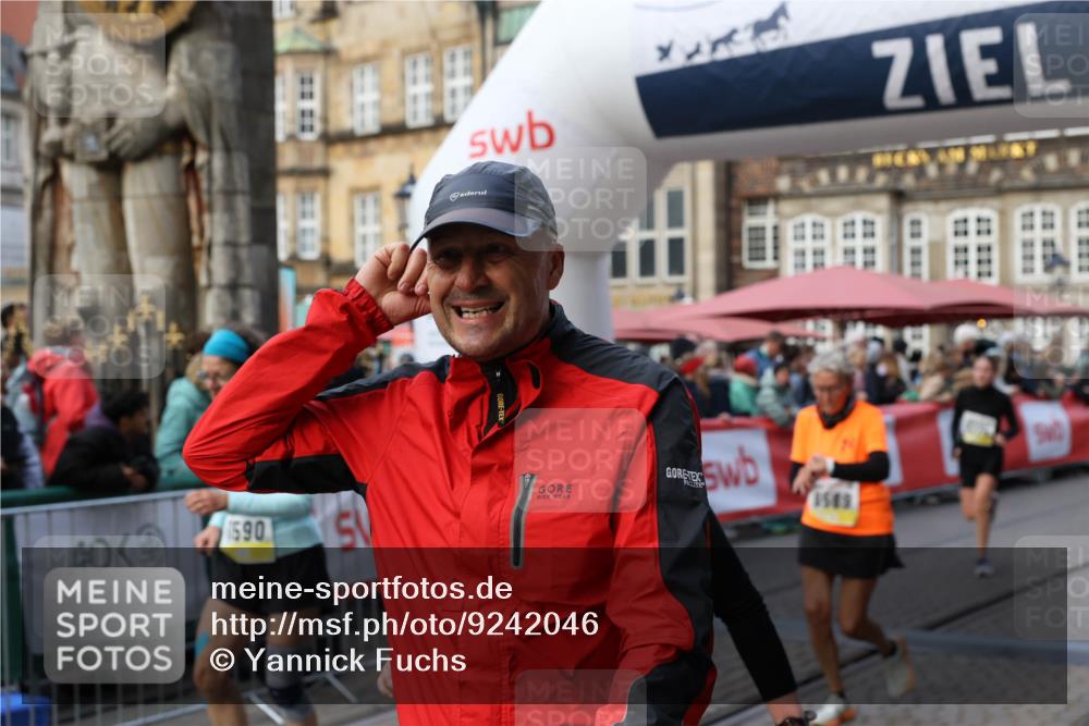 05.10.2025 - 20. swb-Marathon Bremen Yannick Fuchs http://msf.ph/oto/9242046 05.10.2025 11:08:53 Ziel 7069, 7706, 9191, 9274, 9276, 9589, 10051, 10567, 10939, 10998, 11028, 11073, 11076, 11479, 11590 meine-sportfotos.de