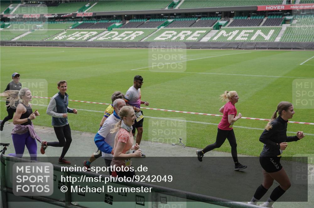05.10.2025 - 20. swb-Marathon Bremen Michael Burmester http://msf.ph/oto/9242049 05.10.2025 10:35:25 Laufen im Stadion 7163, 9183, 9188, 9201, 9219, 9350, 9433, 9451, 9495, 9508, 9540, 9550, 9576, 9582, 9601, 9609, 9612, 9622, 9625, 9666, 9672, 9722, 9766, 9790, 9847, 9886, 9914, 9925, 9937, 9952, 9962, 9968, 9981, 10039, 10049, 10055, 10059, 10080, 10084, 10105, 10138, 10145, 10169, 10179, 10225, 10250, 10260, 10263, 10281, 10353, 10359, 10368, 10377, 10395, 10555, 10644, 10653, 10694, 10834, 10845, 10950, 10988, 7147, 9292, 9372, 9430, 9547, 9585, 9669, 9719, 9783 meine-sportfotos.de