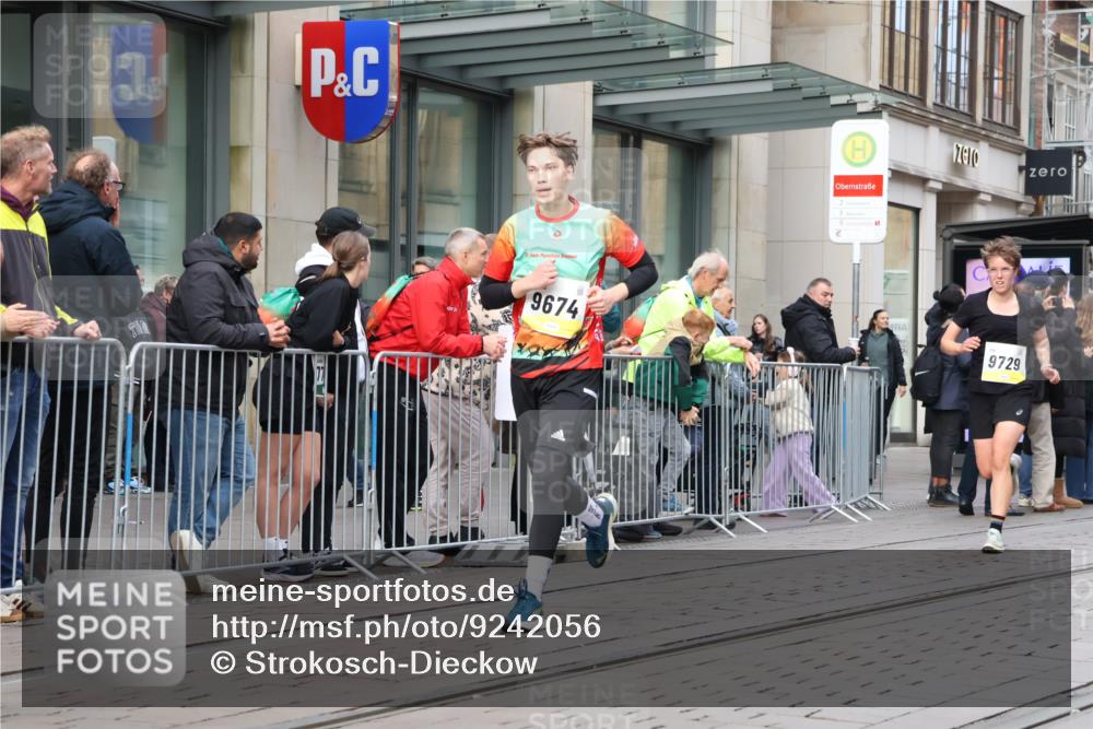 05.10.2025 - 20. swb-Marathon Bremen Strokosch-Dieckow http://msf.ph/oto/9242056 05.10.2025 10:48:32 Ziel 7414, 9216, 9255, 9261, 9317, 9482, 9583, 9674, 9729, 10047, 10733, 10799, 10877, 10973, 11248, 7414, 9216, 9255, 9261, 9317, 9482, 9583, 9674, 9729, 10047, 10733, 10799, 10877, 10973, 11248 meine-sportfotos.de
