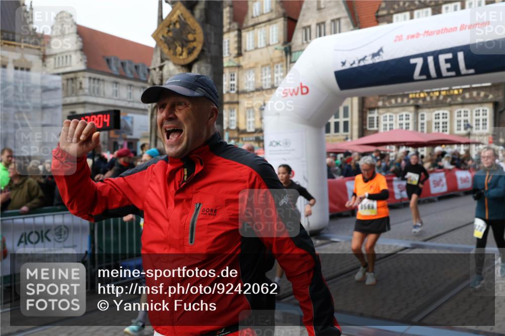 05.10.2025 - 20. swb-Marathon Bremen Yannick Fuchs http://msf.ph/oto/9242062 05.10.2025 11:08:53 Ziel 7069, 7706, 9191, 9274, 9276, 9589, 10051, 10567, 10939, 10998, 11028, 11073, 11076, 11479, 11590 meine-sportfotos.de