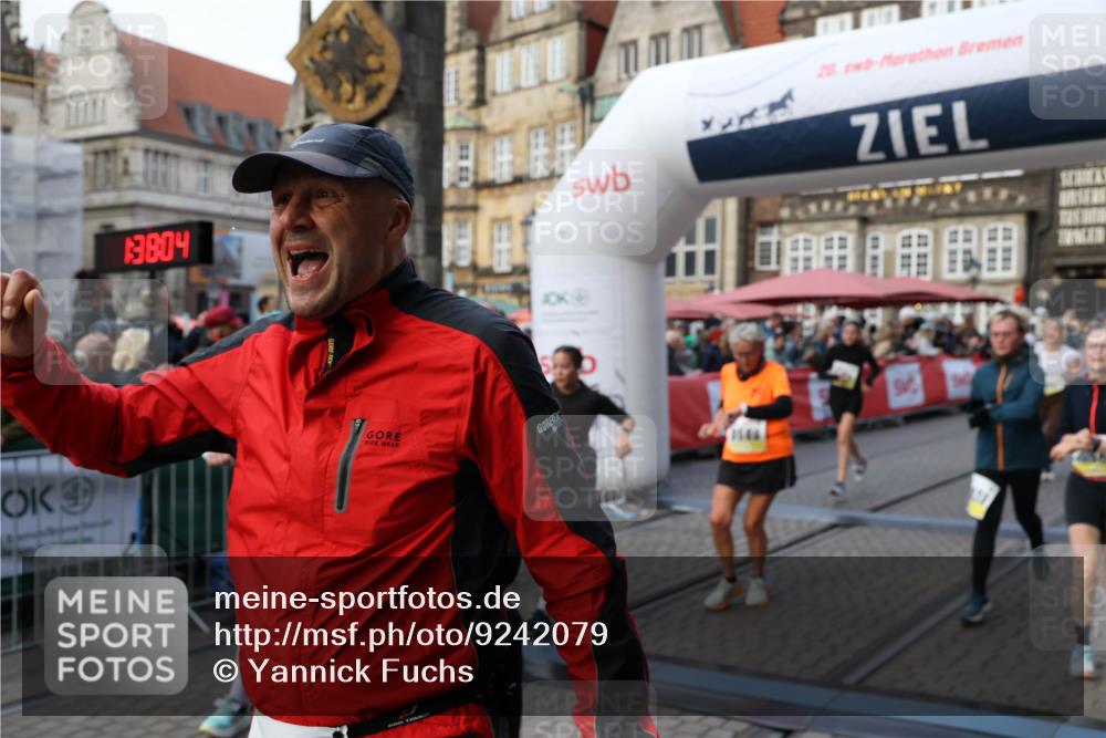 05.10.2025 - 20. swb-Marathon Bremen Yannick Fuchs http://msf.ph/oto/9242079 05.10.2025 11:08:53 Ziel 7069, 7706, 9191, 9274, 9276, 9589, 10051, 10567, 10939, 10998, 11028, 11073, 11076, 11479, 11590 meine-sportfotos.de