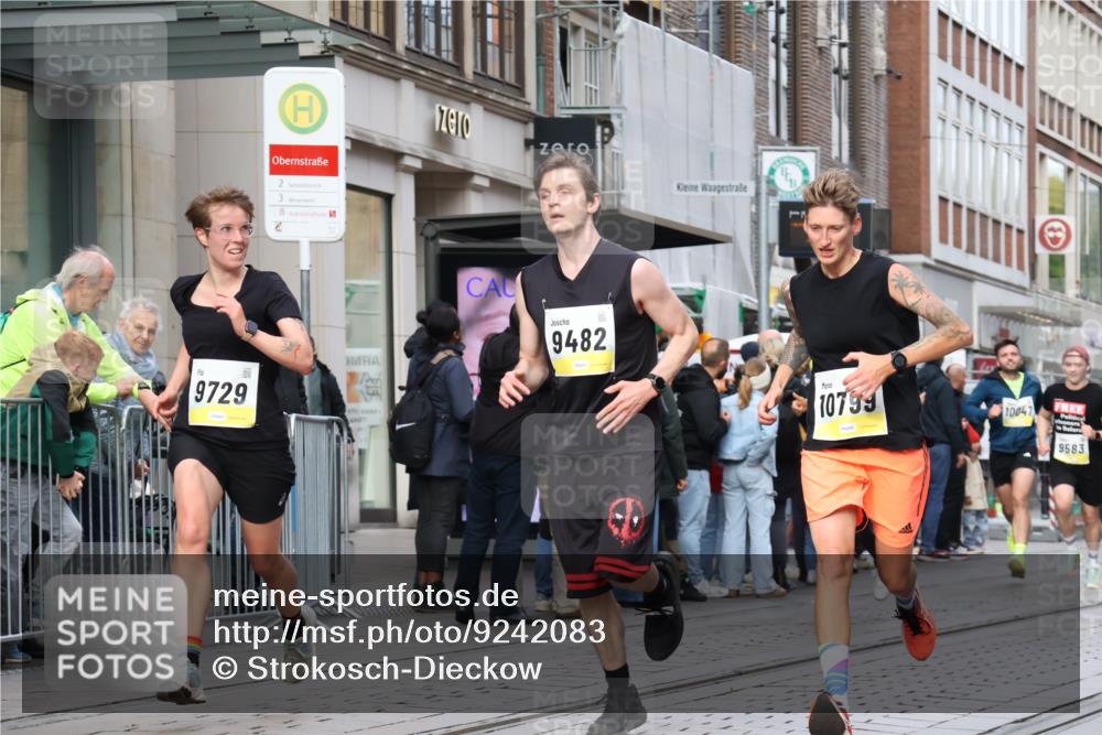 05.10.2025 - 20. swb-Marathon Bremen Strokosch-Dieckow http://msf.ph/oto/9242083 05.10.2025 10:48:33 Ziel 7414, 9014, 9216, 9255, 9261, 9317, 9482, 9583, 9674, 9729, 10047, 10733, 10799, 10877, 10973, 11248, 7414, 9014, 9216, 9255, 9261, 9317, 9482, 9583, 9674, 9729, 10047, 10733, 10799, 10877, 10973, 11248 meine-sportfotos.de