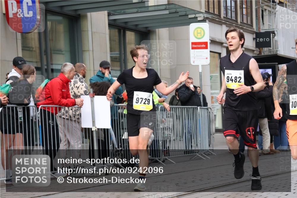 05.10.2025 - 20. swb-Marathon Bremen Strokosch-Dieckow http://msf.ph/oto/9242096 05.10.2025 10:48:33 Ziel 7414, 9014, 9216, 9255, 9261, 9317, 9482, 9583, 9674, 9729, 10047, 10733, 10799, 10877, 10973, 11248, 7414, 9014, 9216, 9255, 9261, 9317, 9482, 9583, 9674, 9729, 10047, 10733, 10799, 10877, 10973, 11248 meine-sportfotos.de